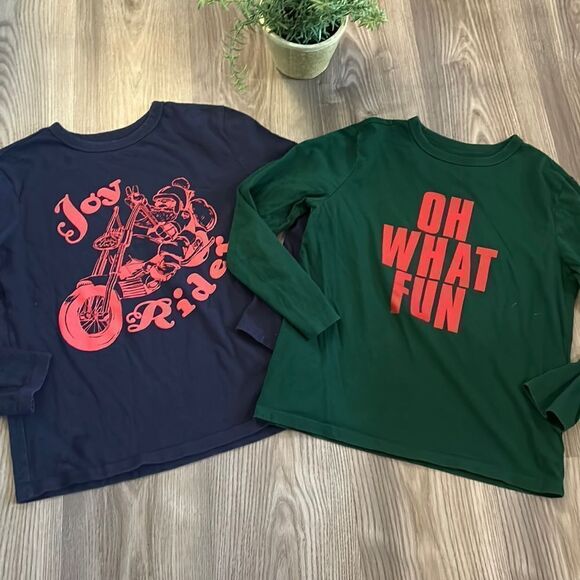 ((2 PIECE)) GAP BOYS 100% COTTON LONG SLEEVE HOLIDAY TEES LIKE NEW - Picture 1 of 3